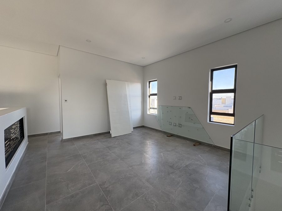 5 Bedroom Property for Sale in Sandown Western Cape